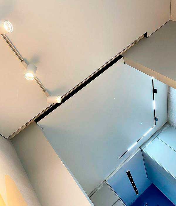 Глянцевые натяжные потолки в ванную Гомель